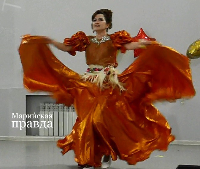 Танцует Марина Кашина. (Фото Натальи Кулишовой). Танцует Марина Кашина. (Фото Натальи Кулишовой).