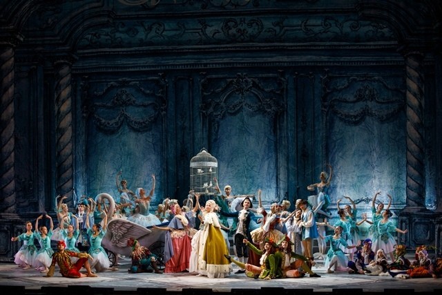 Роскошные костюмы добавляли впечатлений от действа. Фото Евгения Никифорова.jpg