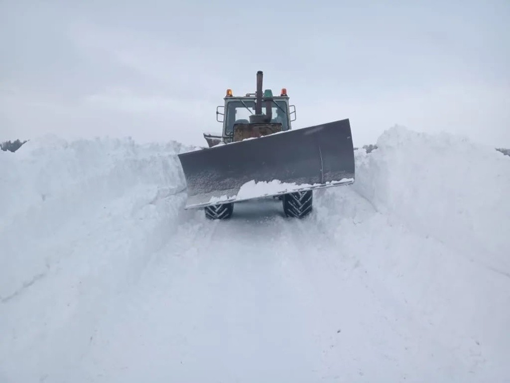 Больше 100 километров дорог необходимо чистить от снега на территории большого Чендемеровского поселения.jpg