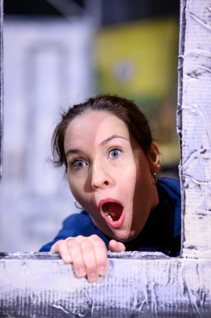 Артистка Надежда Белобородова в поисках мимики своей героини..jpg