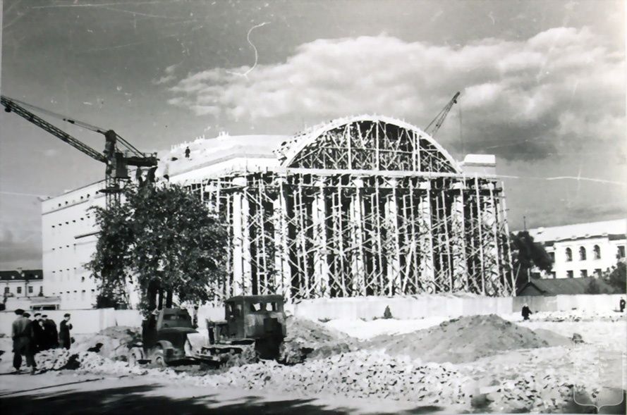 Строительство театра.