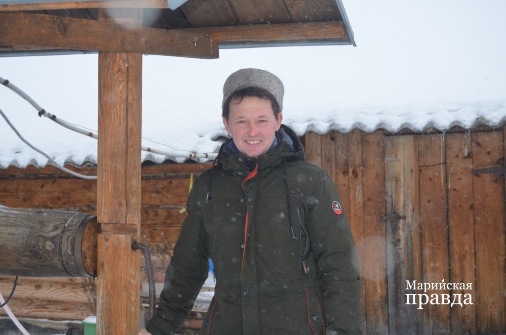 Сам мастер предпочитает кубанку серого цвета, она ему явно к лицу..jpg