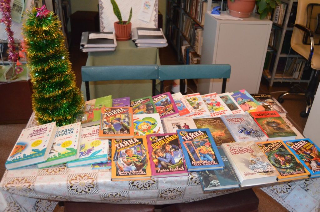 Эти интересные книги - содержимое посылки Сергея Рогова из города Коломны.JPG