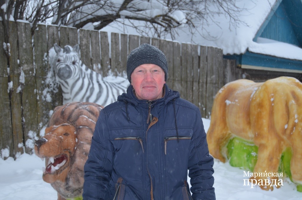 Вот уже четыре года Борис Тымбаршев совершенно безвозмездно создает для людей снежную сказку..jpg