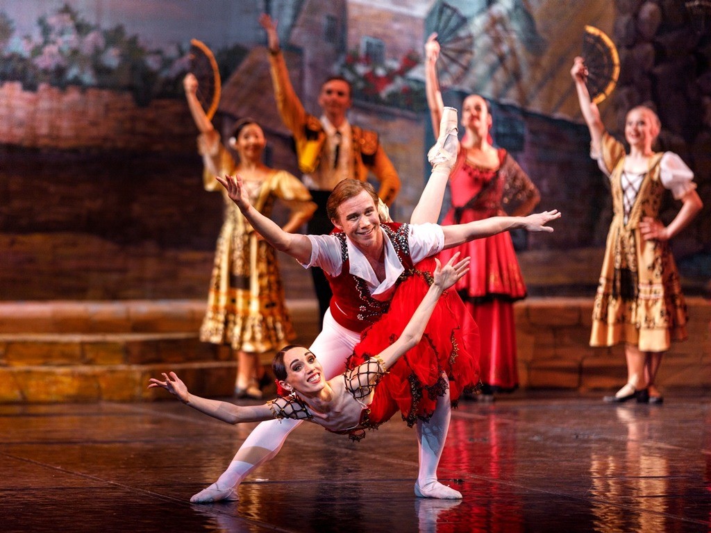 Балет Дон Кихот. Базиль- Роман Стариков, Китри- Кристина Михайлова..jpg