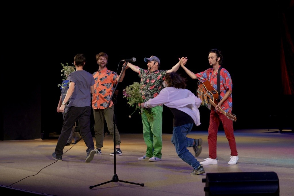 Победители фестиваля - творческое сообщество Третий звонок Республикансого театра кукол. Фото Ивана Пичушкина.jpg