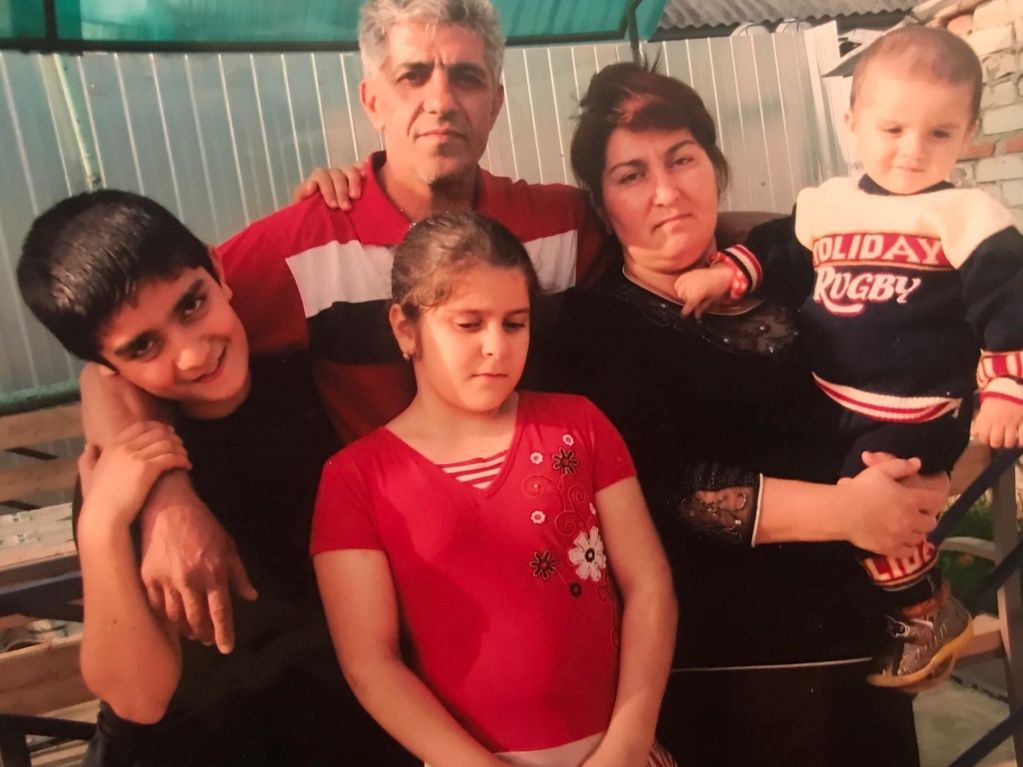 Большая и дружная семья Агамалиевых. Фото предоставлено Сейран Агамалиевой.jpg