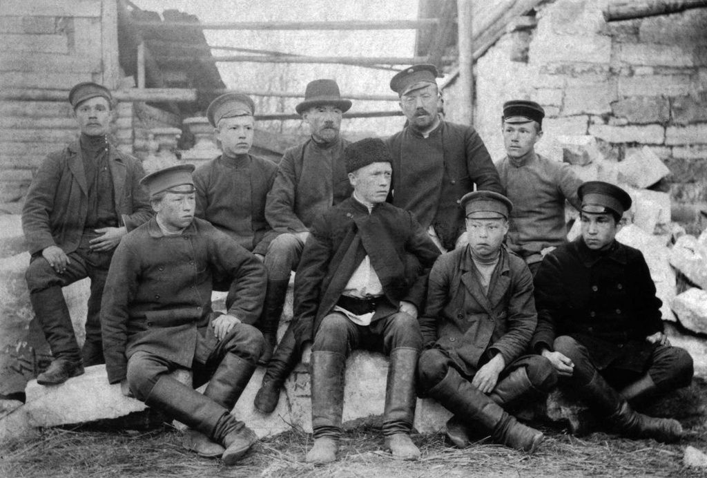 Ученики каменотесной мастерской, 1911год Ученики каменотесной мастерской, 1911г..jpg