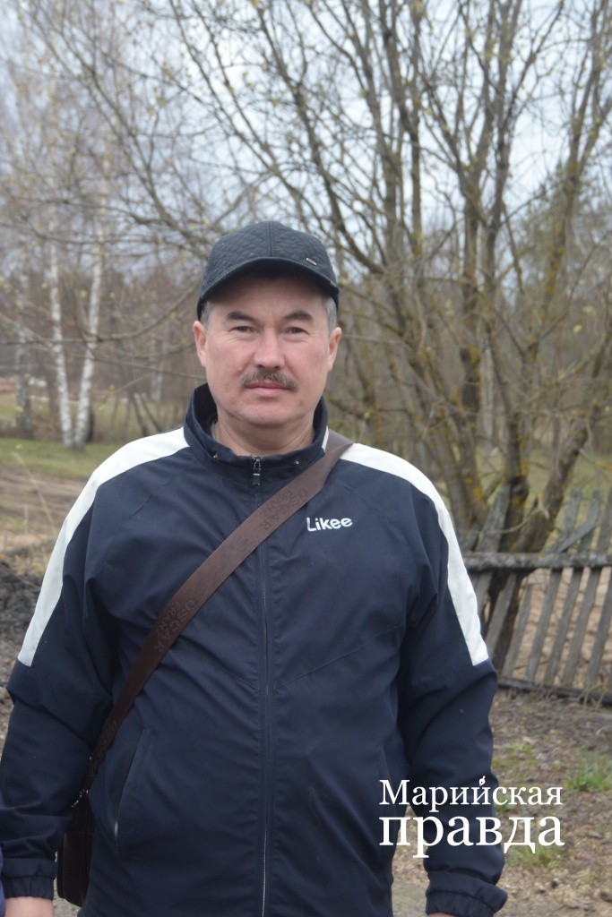 Глава администрации Салтакъяльского сельского поселения Валерий Ефимов мотопомпы мы доверили самым ответственным и надежным люд.jpg