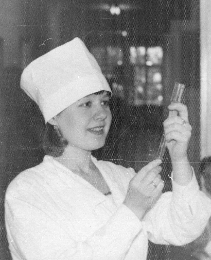 Нелли с детства мечтала быть врачом. (Фото из семейного архива предоставлено Нелли Андрюхиной).