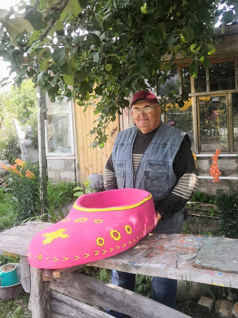 Вот этот башмачок работы Василия Кушнирика станет символом купели. Вот этот башмачок работы Василия Кушнирика станет символом купели.jpg