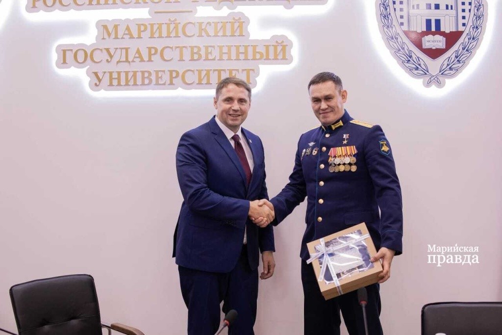 Анатолий Иванов стал студентом Марийского государственного университета. Анатолий Иванов стал студентом Марийского государственного университета 1.jpg