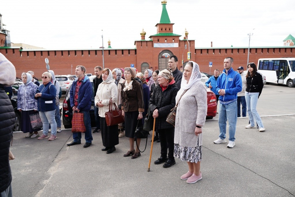 На открытие собрались неравнодушные горожане. (Фото Виктории Соловьевой, пресс-служба епархии).