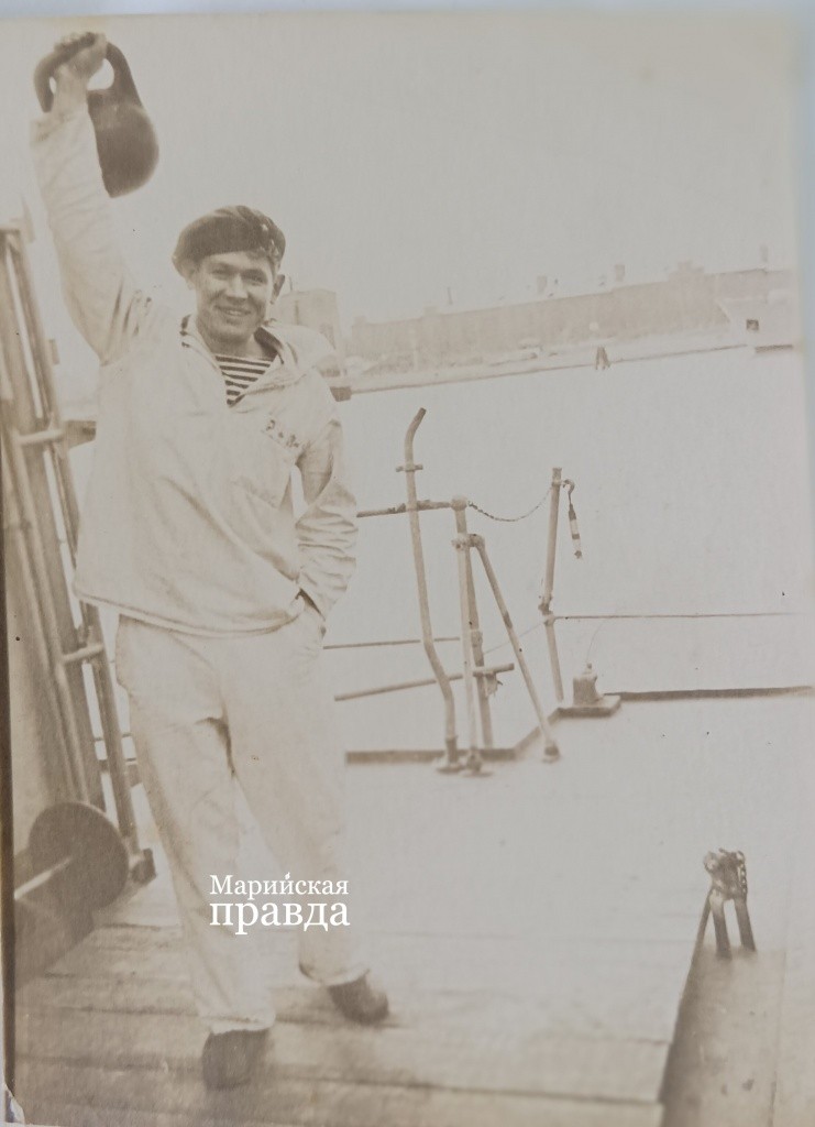 Шихматов с гирей 1.jpg