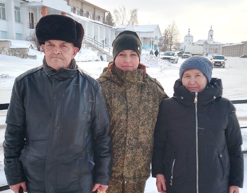 Валентина Тимофеева с родителями2.jpg