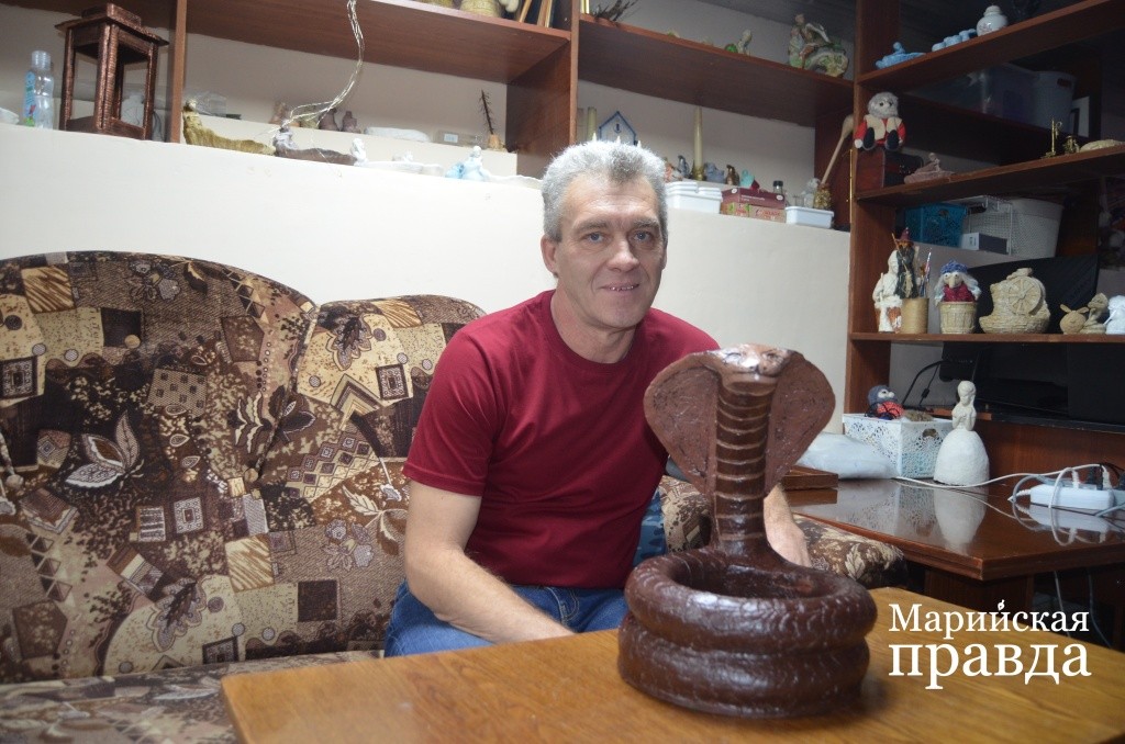 Так в доме Семейшевых поселилась кобра, которую решили назвать Алиса. Так в доме Семейшевых поселилась кобра, которую решили назвать Алиса 1.jpg