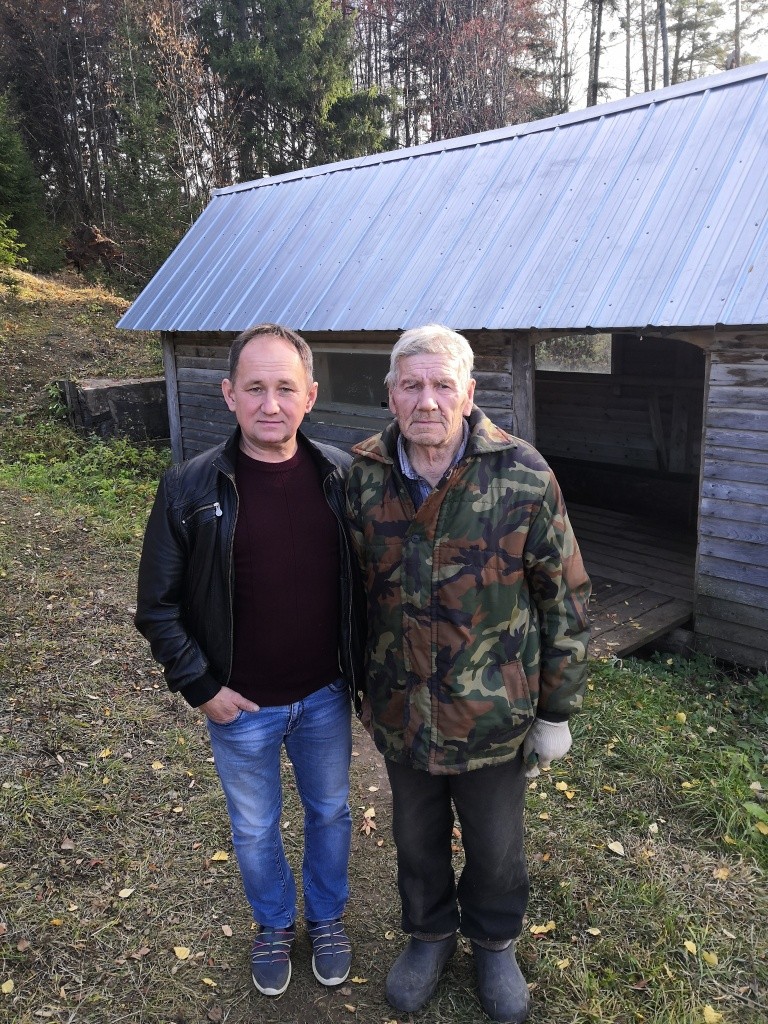 Староста Александр Иванов и глава сельской администрации Валерий Мокеев работают в одной связке.jpg