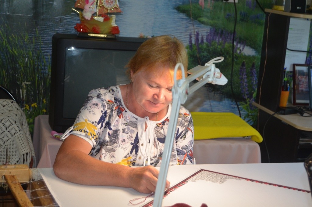 За работой Алевтина Медведева.JPG