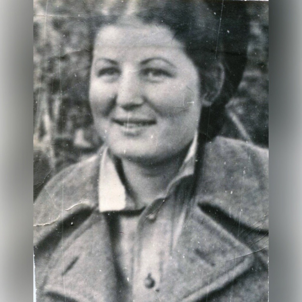 Единственная фотография молодой Тамары военных лет. 1945 год. Краков..jpg