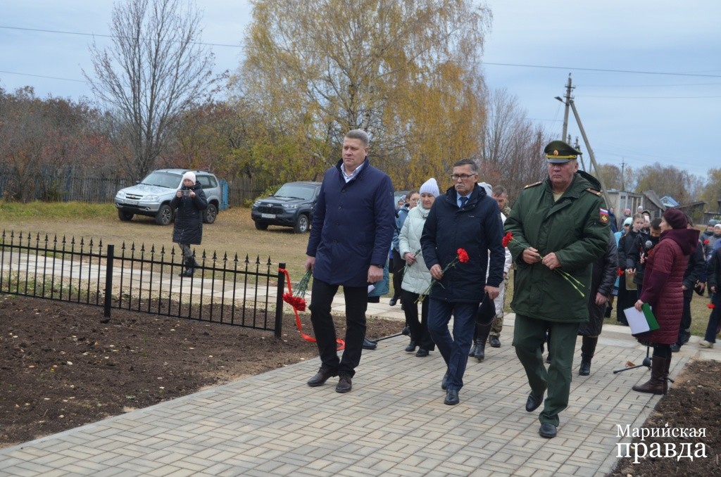 Возложение цветов.JPG