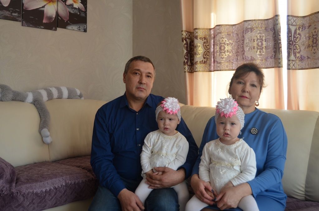 Семейное фото за исключением Ксении, которая была в школе.JPG