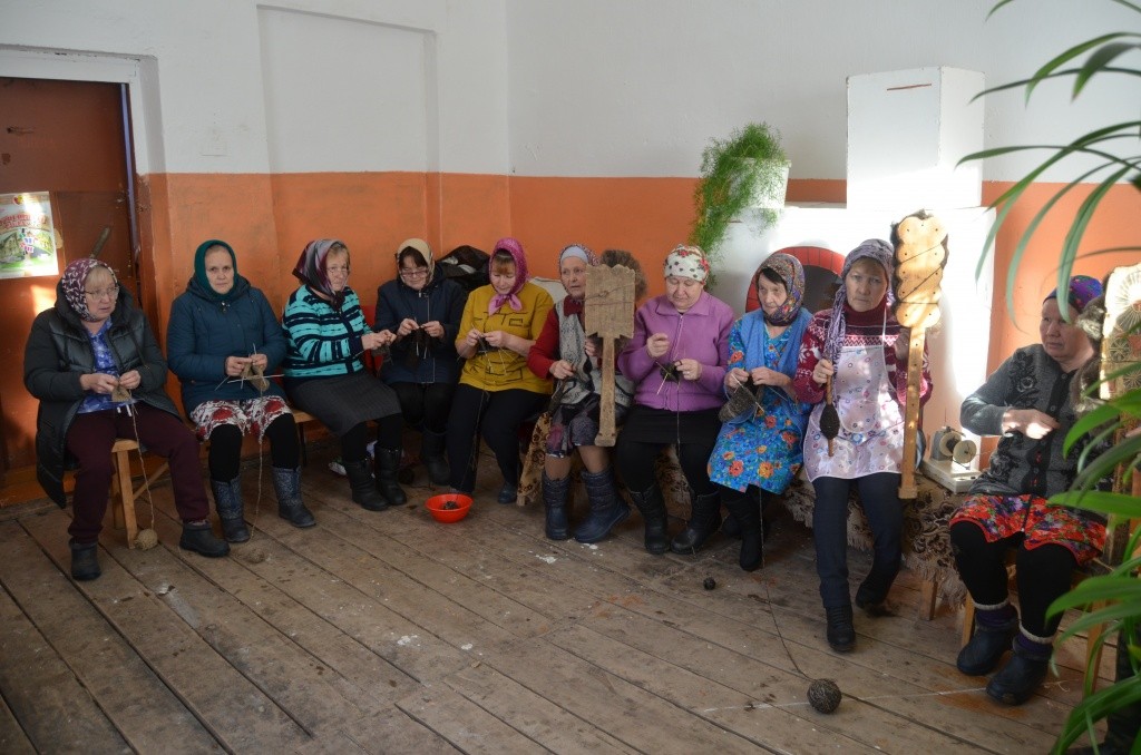 У бабушек работа спорится. У бабушек работа спорится.jpg