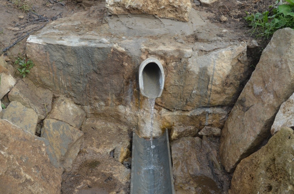 По сравнению с колодезной, вода здесь значительно мягче, говорят местные жители.JPG