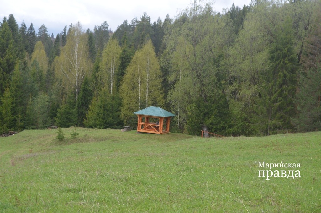 Беседка - вид издалека..jpg