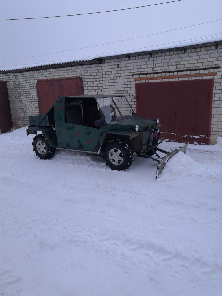 Для управления отвалом Алексей Маковеев использует лебедку.jpg