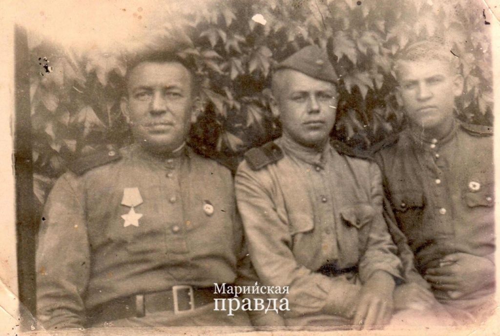 Сын сразу узнал на этой фотографии отца. (Фоторепродукция Натальи Кулишовой).