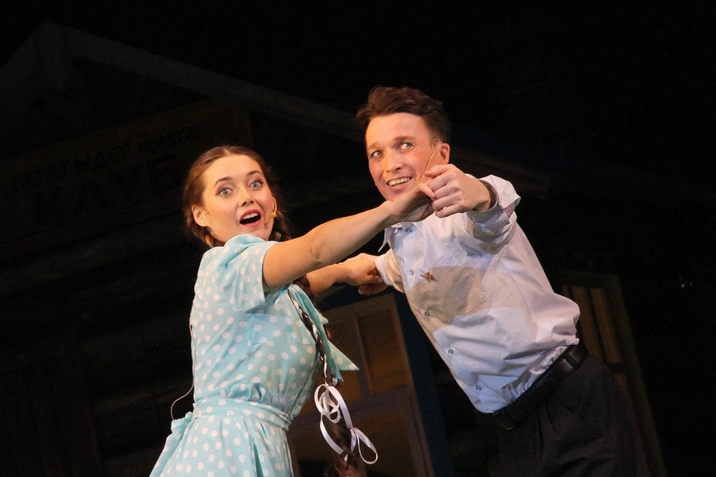 Искрометный дуэт с Кристиной Лебедевой в музыкальной комедии Летняя ночь. Фото Валерия Тумбаева.jpg