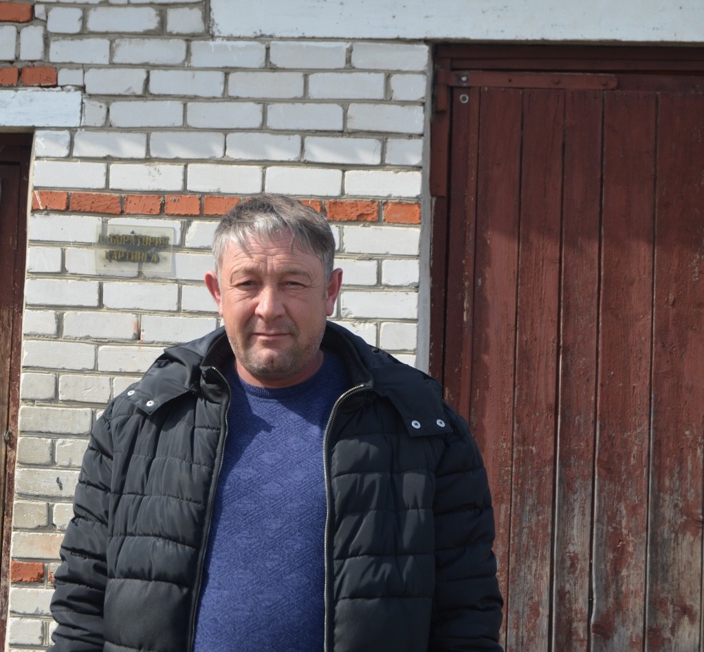 Ильгизар Юсупзянов вот уже больше 20 лет руководит кружком картинга.JPG