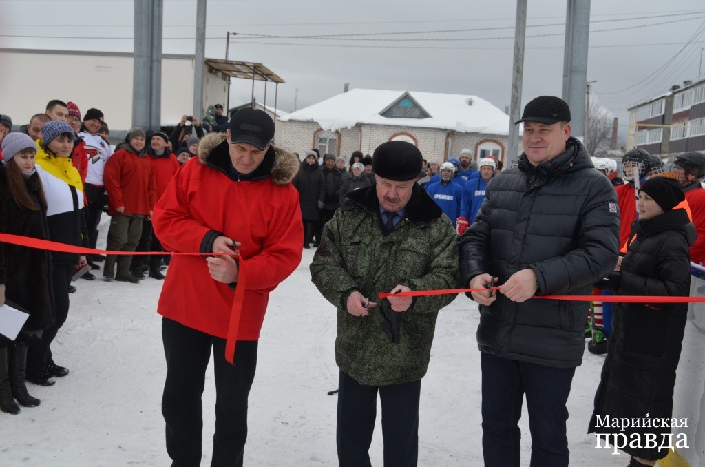 Ленточку разрезали три Сергея.jpg