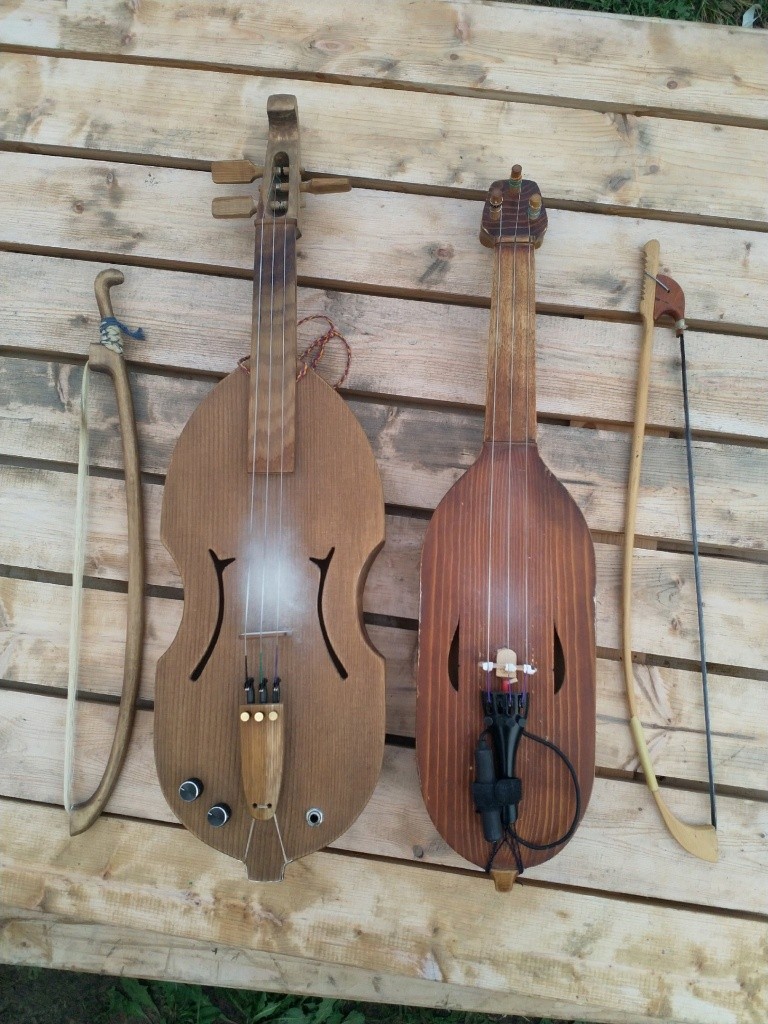 Слева - кубыз, справа - ия-ковыж