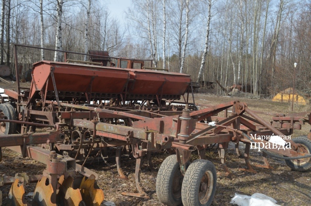 Усовершенствованная фермером- рацинализатором сеялка..jpg