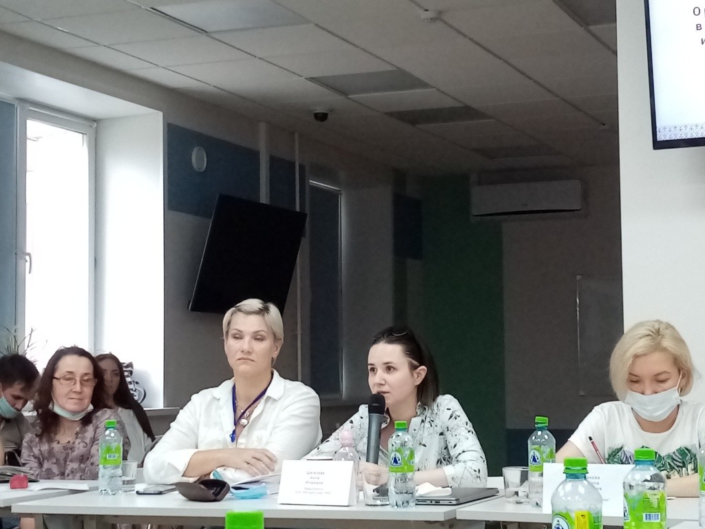 Представители организации "РАСкрась мир". (Фото Натальи Кулишовой).