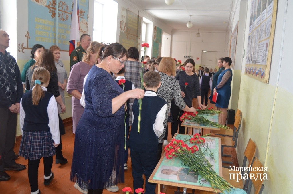 Возложение цветов. Возложение цветов..jpg