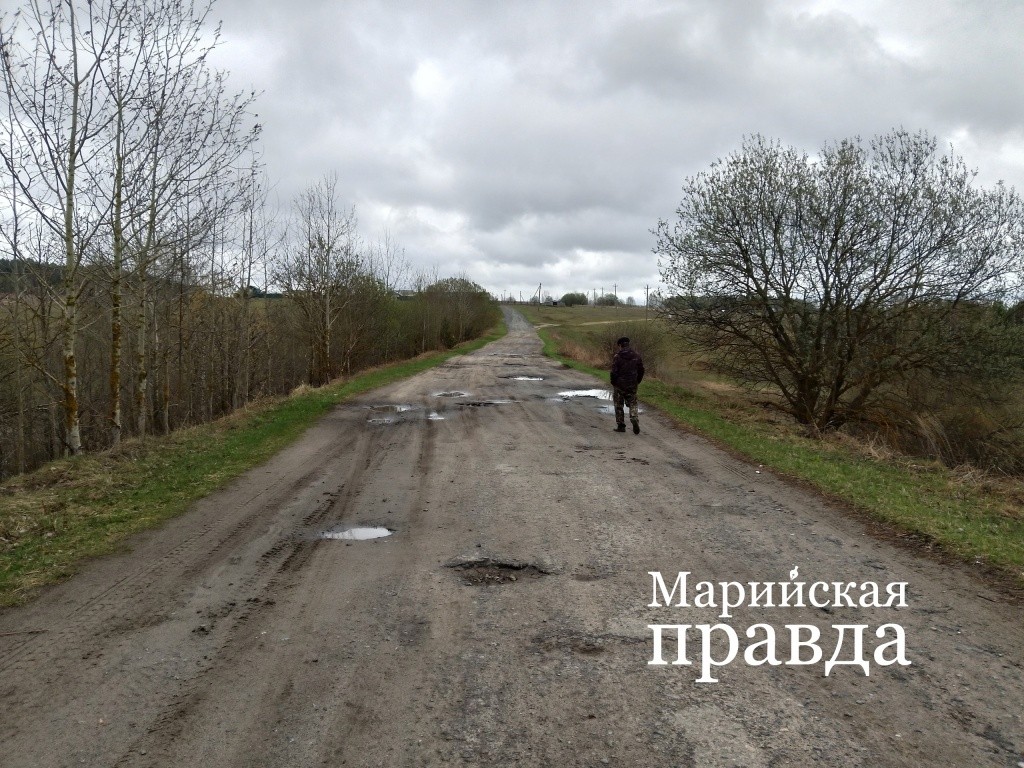 Так дорога выглядела до ремонта - яма на яме. Так дорога выглядела до ремонта - яма на яме..jpg