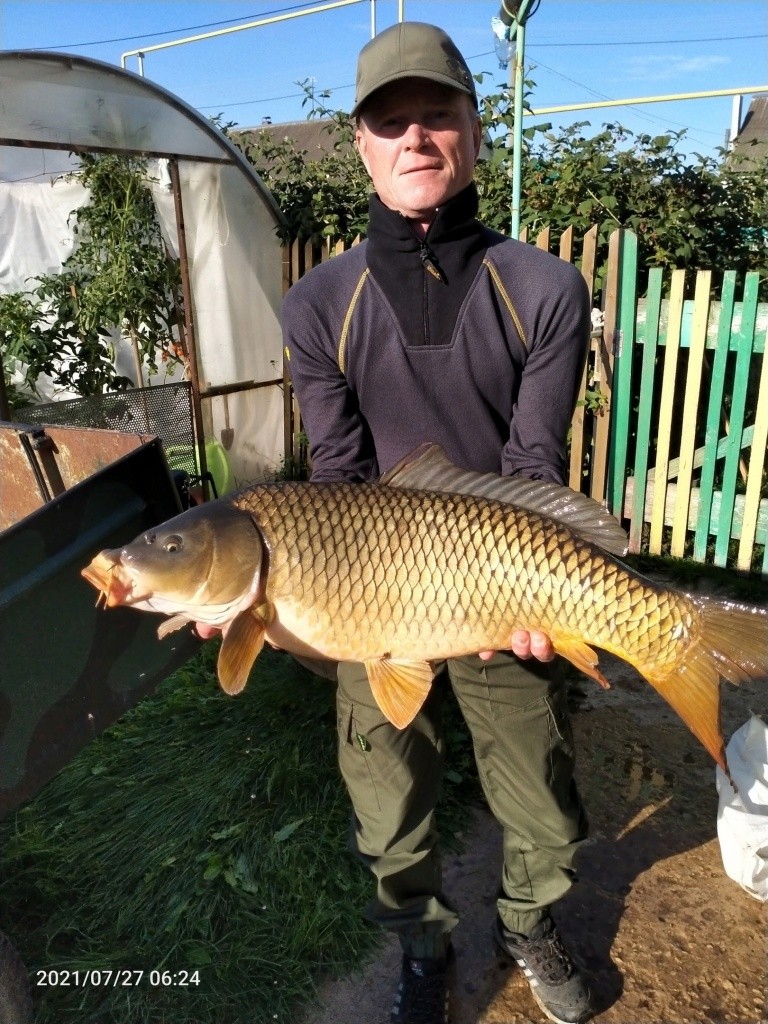 Этот красавец тоже отправился обратно в пруд. Этот красавец тоже отправился обратно в пруд.jpg