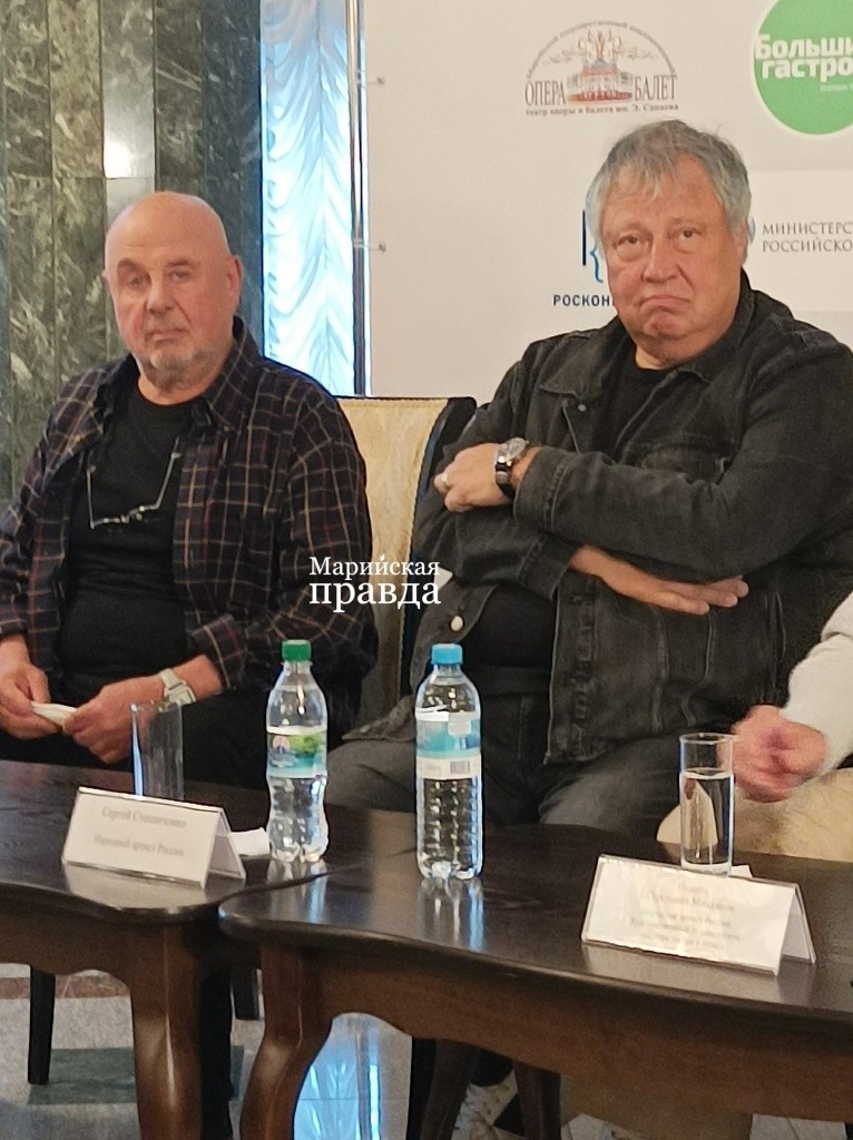 Засл.арт. РФ Владимир Долинский (слева) и нар.арт. РФ Сергей Степанченко.jpg