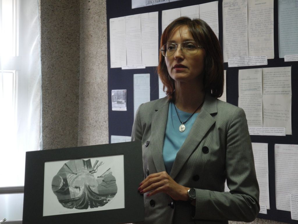 Лариса Полушина представила также проект народного художника России Александра Бакулевского. (Фото Натальи Кулишовой).