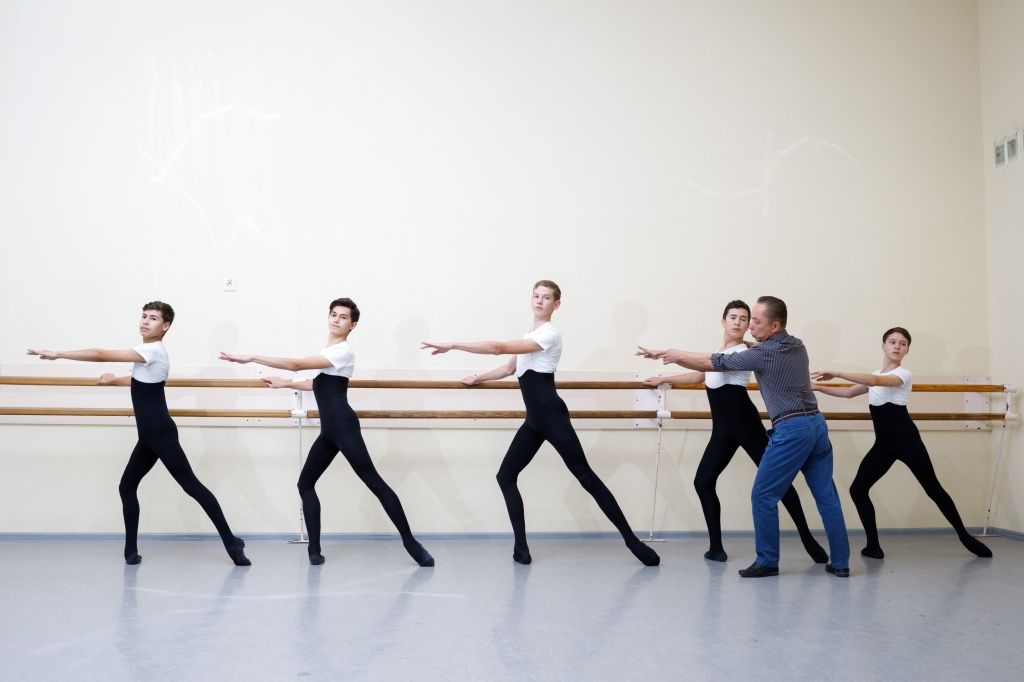 Шесть дней в неделю по полтора часа в балетном классе. Фото предоставлено Владимиром Шабалиным.jpg