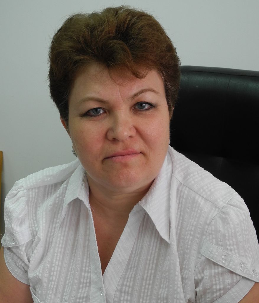 Замдиректора Галина Сахарова.