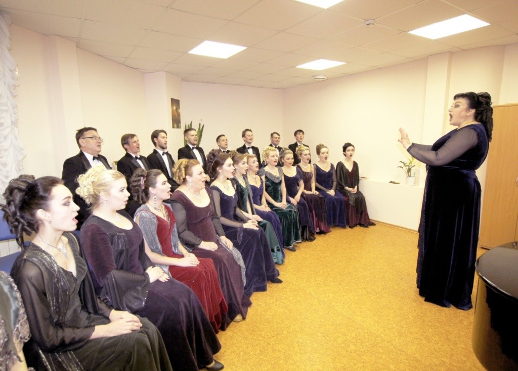 Занятия с хором проходят каждый день. Голос нужно тренировать постоянно..jpg