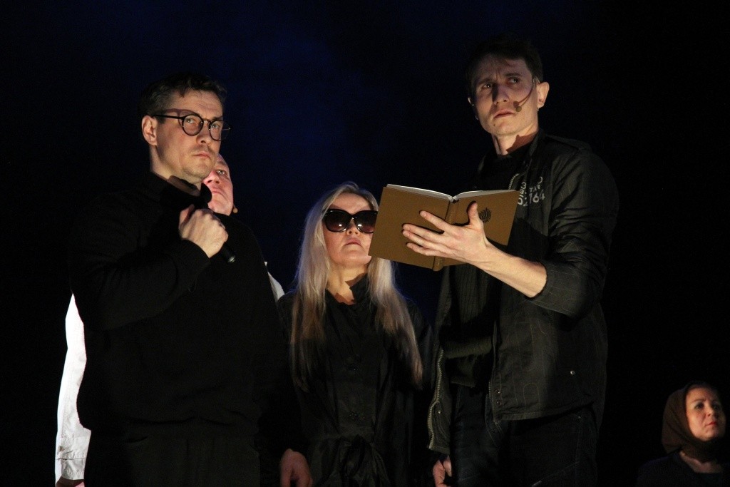 Гамлет. Машина . Цемент. Есть шанс получить Золотую маску! Фото Валерия Тумбаева.jpg