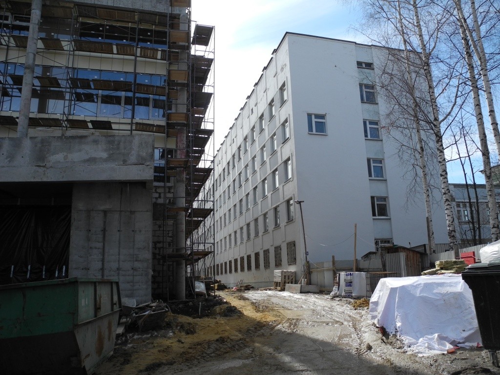 Между двумя зданиями будет переход. (Фото Натальи Кулишовой).