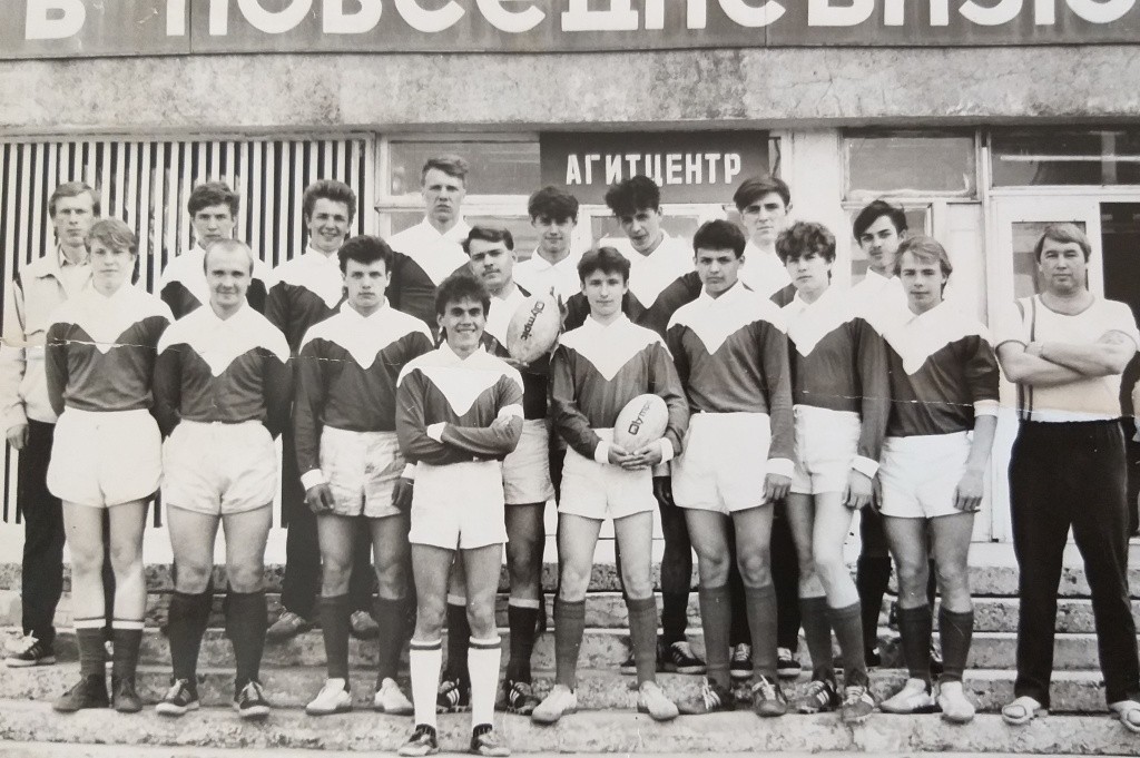 Спартак слева крайний Валерий Татарников.jpg