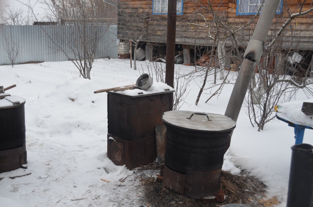 В этих печках-прачках варится каша для скотины.jpg