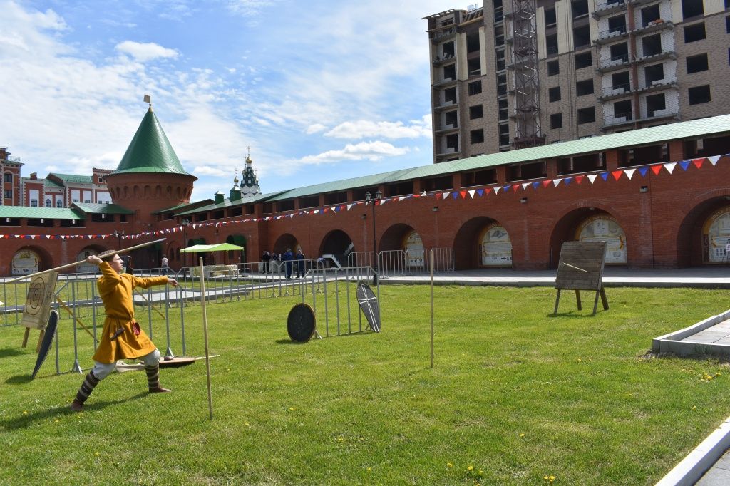 Пострелять из лука или метнуть копье в цель желали многие 