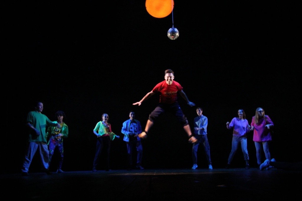 Сцена из спектакля Folks. Сказки народов мира. Фото Валерия Тумбаева.jpg